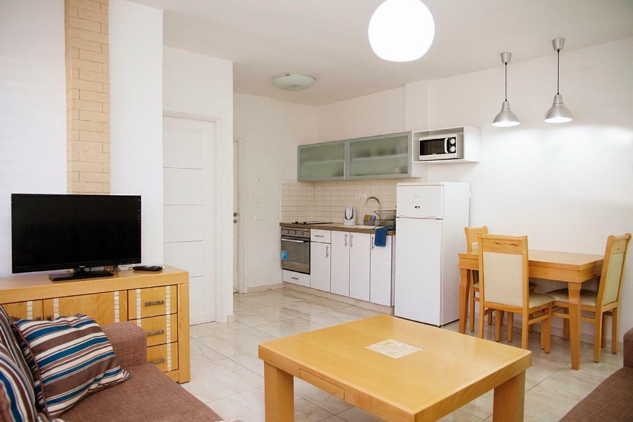 Apartments4You Dinara Бат-Ям Экстерьер фото