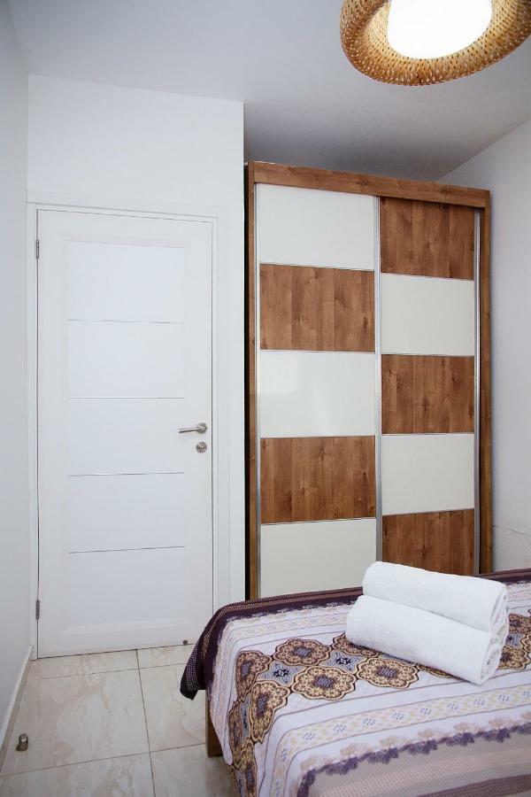 Apartments4You Dinara Бат-Ям Экстерьер фото